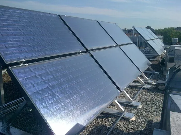 Chauffage solaire collectif : Guide complet pour une transition énergétique réussie